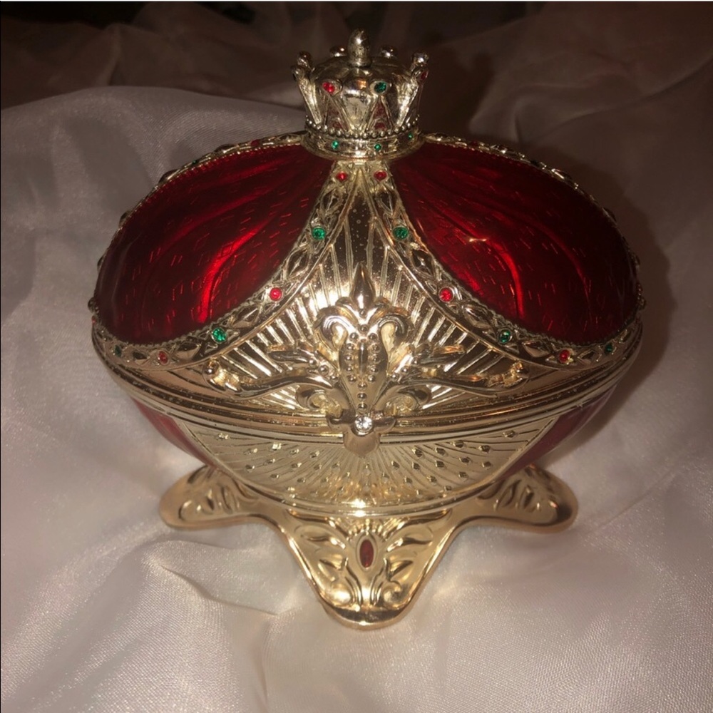 Wallace nutcracker musical box